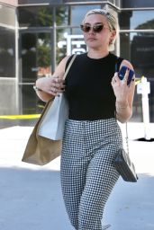 Florence Pugh - Shopping in Beverly Hills 10/24/2023