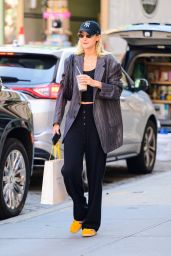 Gigi Hadid Street Style - New York 10/05/2023