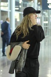 Gisele Bundchen - Arrives in Paris 09/30/2023