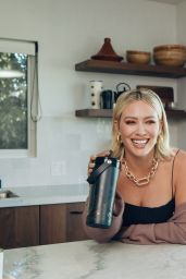 Hilary Duff - Hilary Duff x BruMate Astral Collection 2023