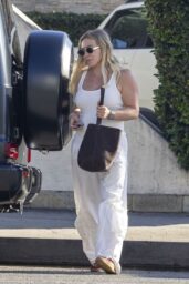 Hilary Duff Hops Into Hair Salon: Photo 2434523