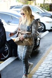 Hilary Duff - Running Errands in Los Angeles 10/11/2023