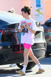 Isabella Rose Giannulli - Grocery Shopping at Trader Joe’s in LA 10/16/2023