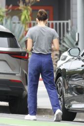 Jennifer Garner - Arriving at Santa Monica Family YMCA 09/30/2023