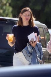 Jennifer Garner - Out in Santa Monica 10/02/2023