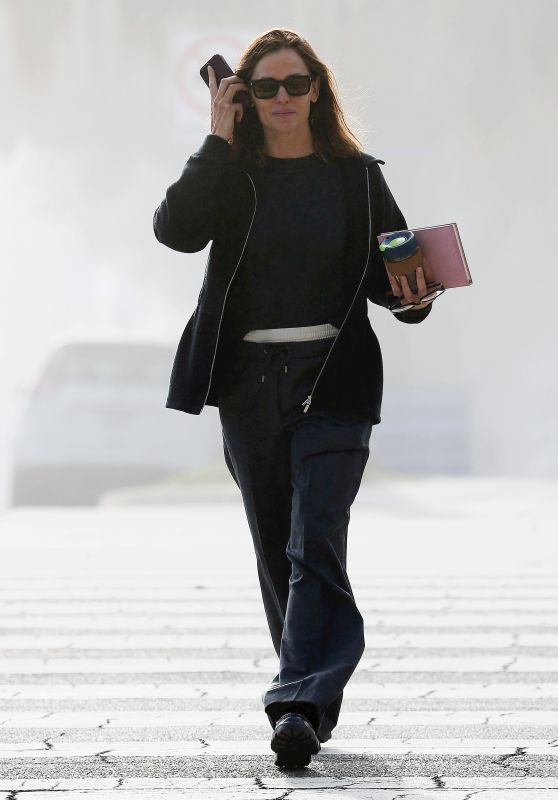 Jennifer Garner - Out in Santa Monica 10/18/2023