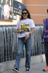 Jennifer Garner - SAG-AFTRA Strike in Los Angeles 10/24/2023