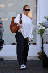 Jennifer Lopez - Leaves a Photo Studio in West Hollywood 10/02/2023