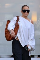 Jennifer Lopez - Leaves a Photo Studio in West Hollywood 10/02/2023