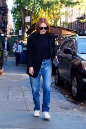 Julianne Moore Stroll on a Sunny Day in New York 10/26/2023