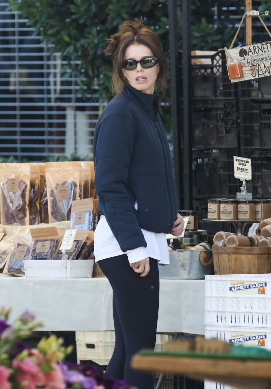 Katherine Schwarzenegger at Farmers Market in Pacific Palisades 10/15/2023