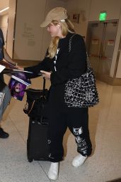 Kathryn Newton - Arriving at LAX Airport in LA 10/15/2023