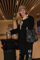 Kathryn Newton - Arriving at LAX Airport in LA 10/15/2023