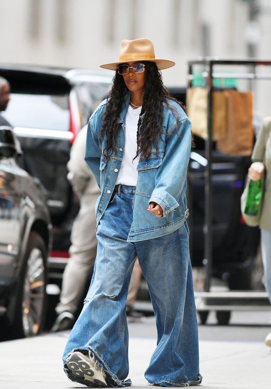 Kelly Rowland in a Double Denim Outfit in New York 10/21/2023