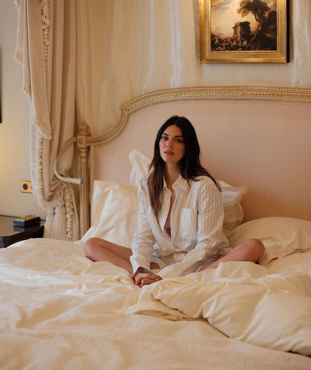 Kendall Jenner Sultry and Sexy Teasing in Bed