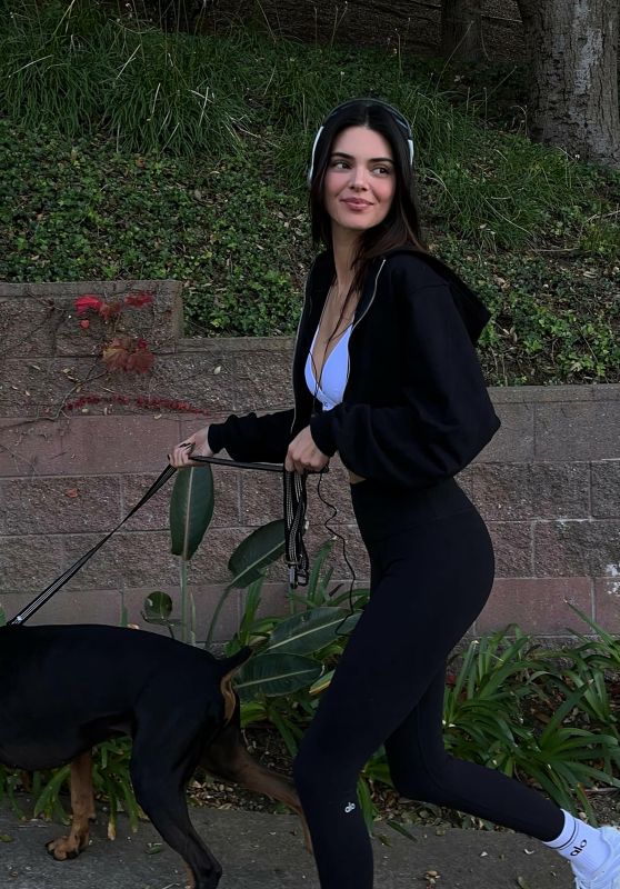 Kendall Jenner - Shopping at Goyard in Beverly Hills 12/10/2019 • CelebMafia