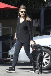 Maria Shriver and Christina Schwarzenegger at the Restaurant A Votre Sante in Brentwood 10/21/2023