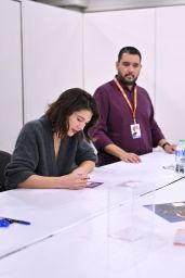 Mary Elizabeth Winstead - Signs Autographs at New York Comic Con 10/12/2023