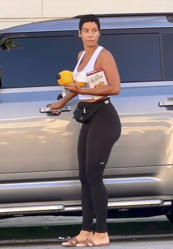 Nicole Murphy - Grocery Shopping in Beverly Hills 10/05/2023