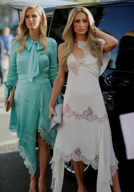 Paris Hilton and Nicky Hilton Arriving at Stella McCartney Show in Paris 10/02/2023