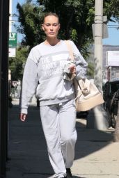 Peta Murgatroyd in Comfy Outfit in Los Angeles 10/12/2023