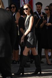 Phoebe Dynevor - Louis Vuitton Fashion Show in Paris 10/02/2023