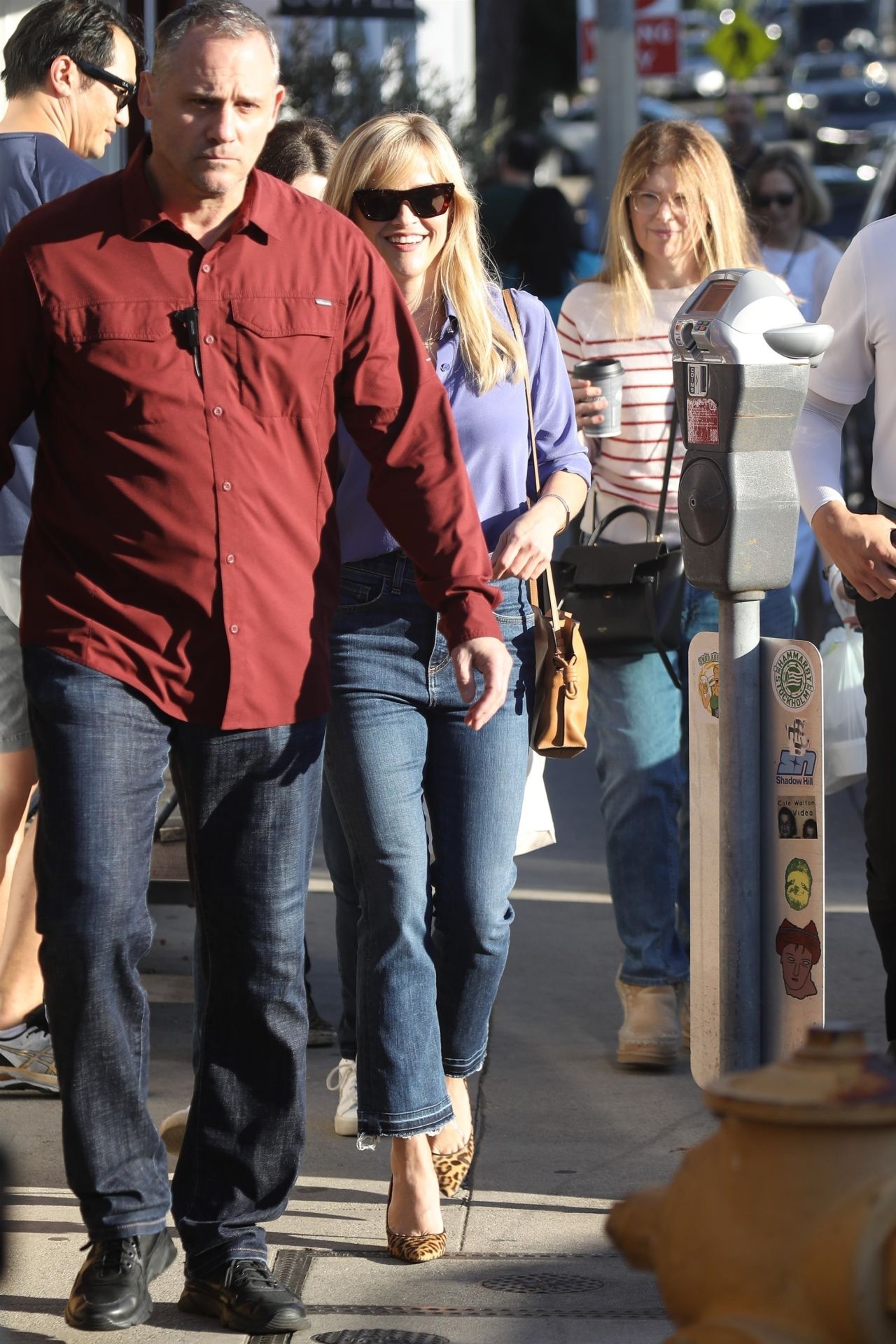 Reese Witherspoon - Shopping at Sugar Paper Stationery Store at the  Brentwood Country Mart 08/12/2022 • CelebMafia