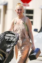 Rumer Willis - Leaving a Pottery Class in Los Angeles 10/08/2023