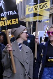 Sarah Paulson and Busy Philipps - Sag-Aftra Picket Line at Netflix in New York 10/23/2023