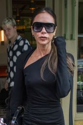 Victoria Beckham - Out in Notting Hill 10/04/2023