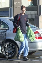 Whitney Port in Blue Sweatpants and Navy Blue Sweatshirt - Grocery Shopping in Studio City 10/22/2023