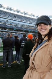 Alexandra Daddario - Dolphins vs Jets Game in New Jersey 11/24/2023