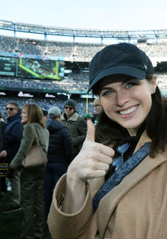 Alexandra Daddario – Dolphins vs Jets Game in New Jersey 11/24/2023