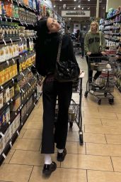 Amelia Hamlin Grocery Shopping at Bristol Farms in Beverly Hills 11/22/2023