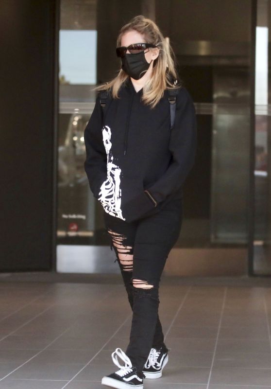 Avril Lavigne in Casual Outfit 11/01/2023
