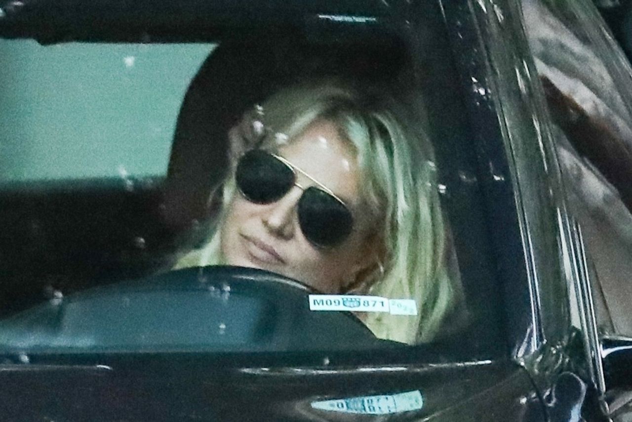 Britney Spears - Out in LA 11/19/2023 • CelebMafia