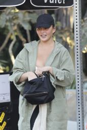 Chrissy Teigen - Shopping at Bottega Veneta in West Hollywood 11/10/2023