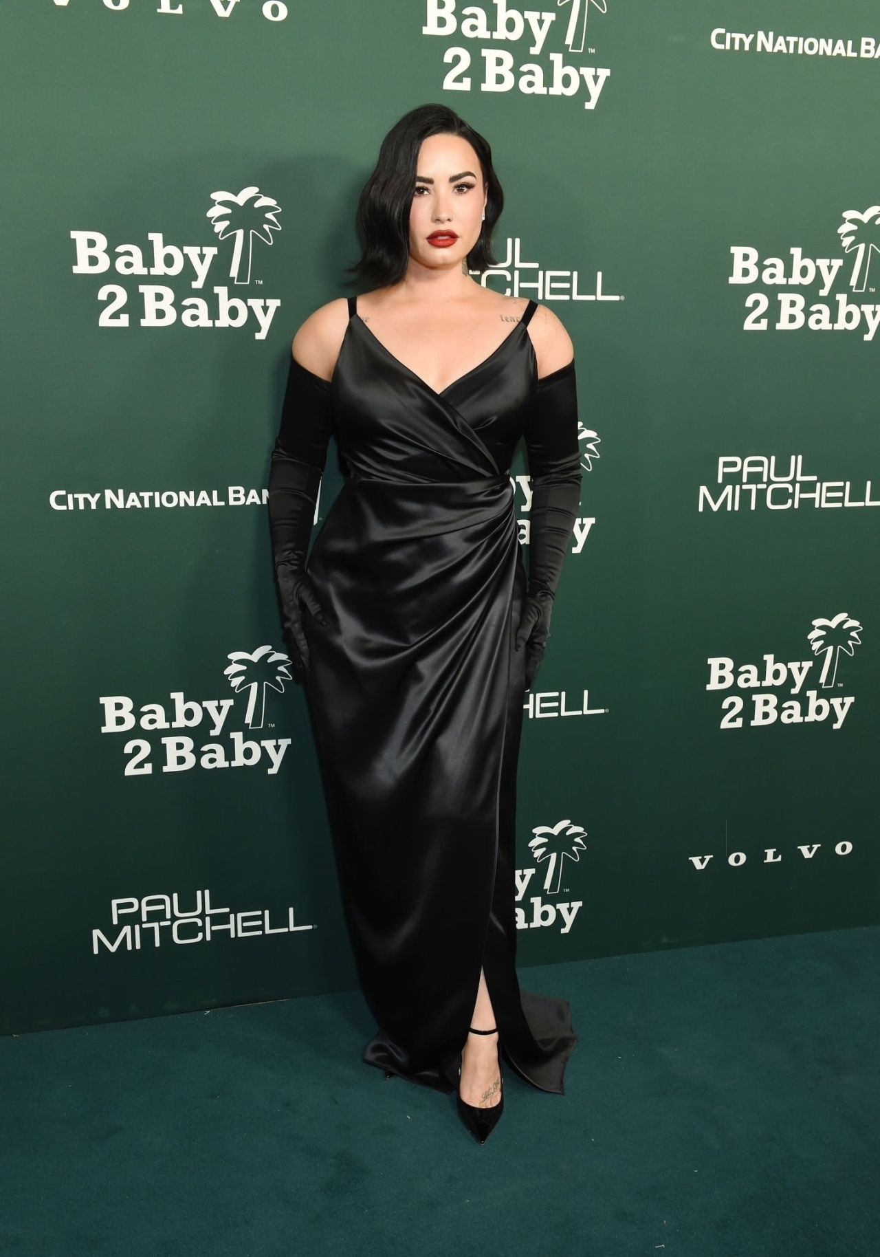 Ravishing Hot Demi Lovato at Baby2Baby Gala in Los Angeles