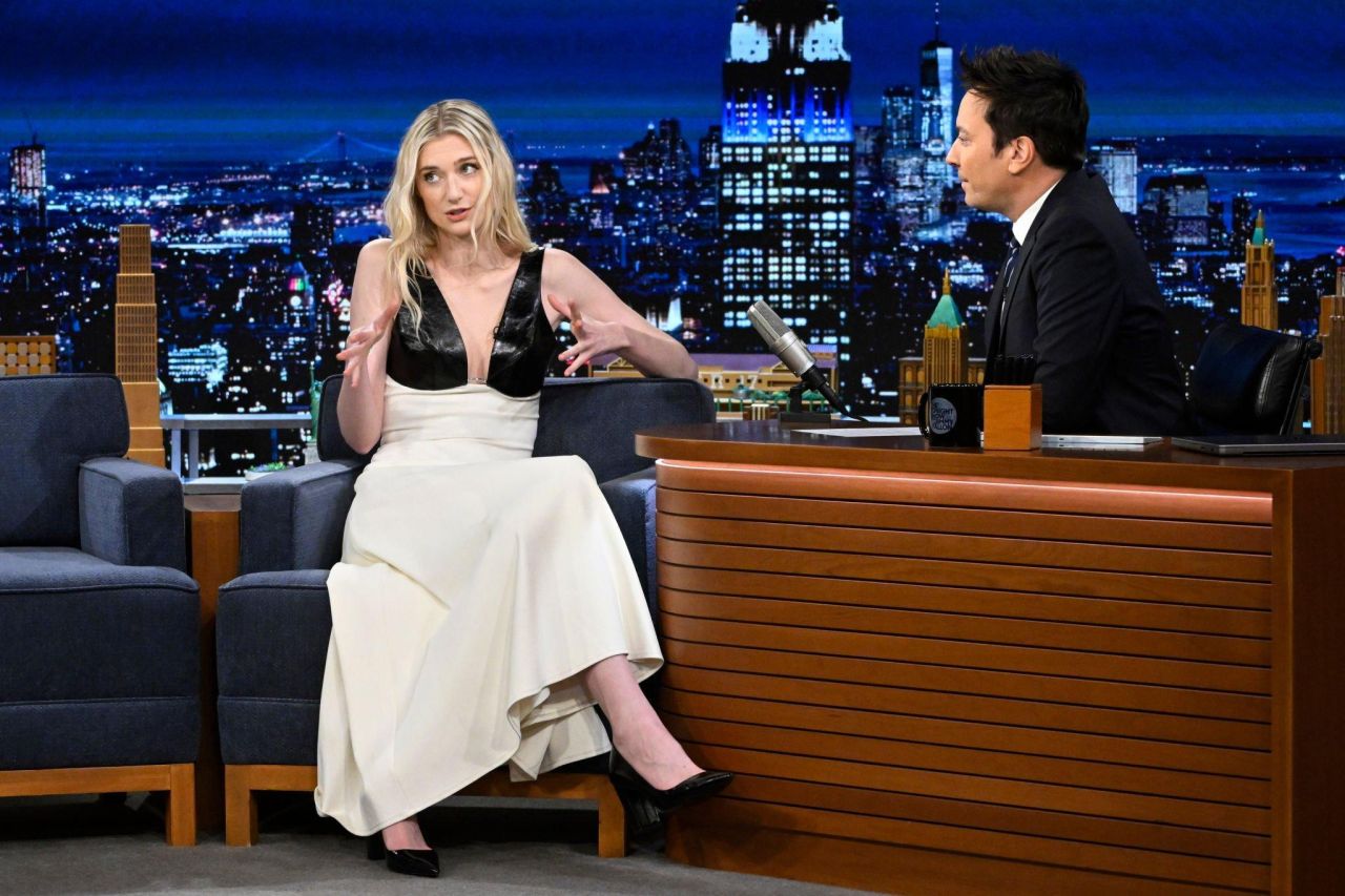 Elizabeth Debicki at The Tonight Show With Jimmy Fallon in NY 11/16