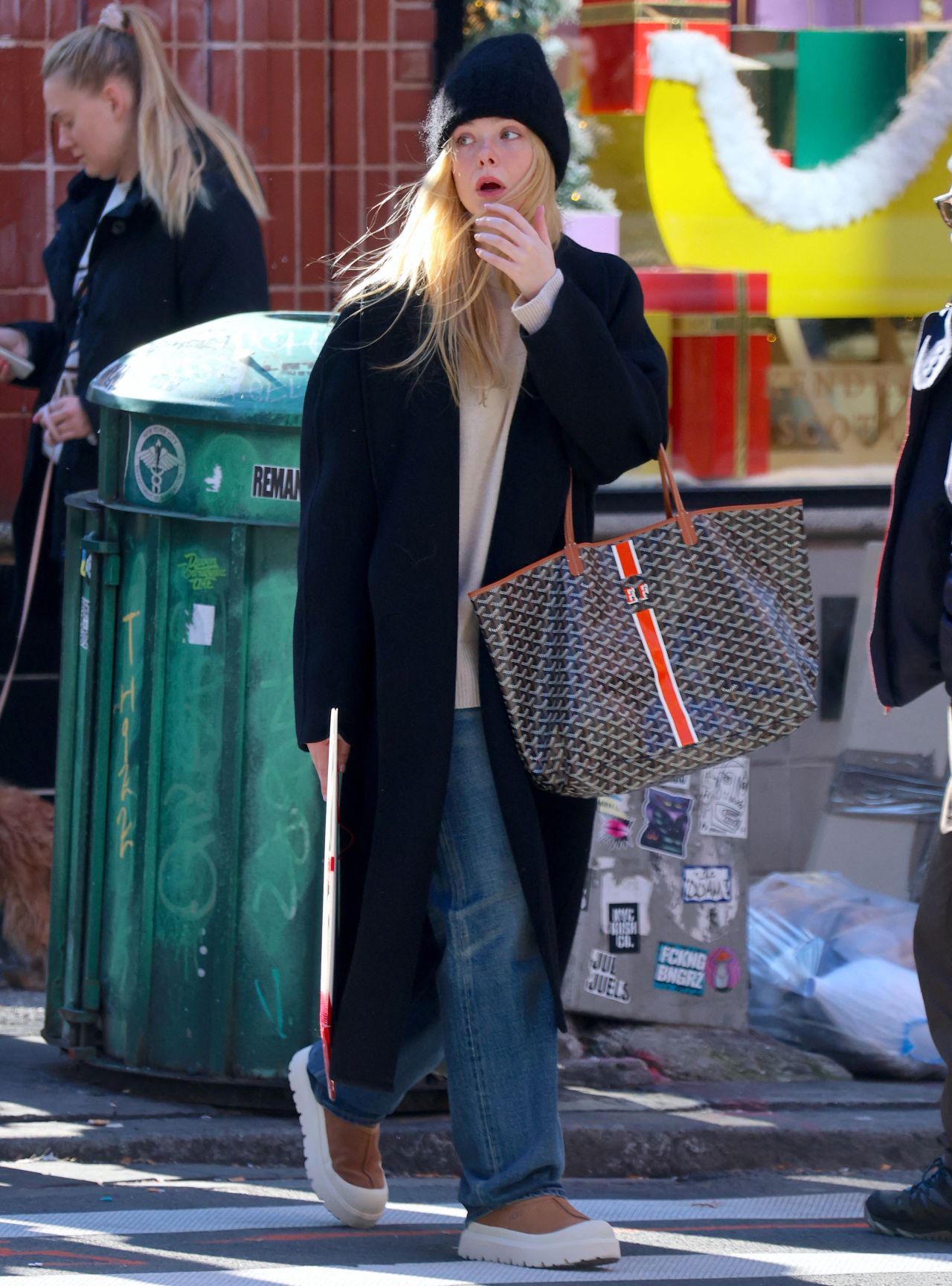 Elle Fanning - Shopping in Soho, NYC 11/03/2023 • CelebMafia