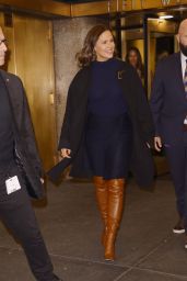 Jennifer Garner - Exiting the NBC Rockefeller Studios in New York 11/27/2023
