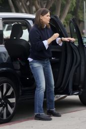 Jennifer Garner in Casual Outfit in Los Angeles 11/15/2023