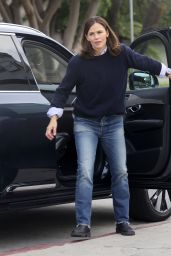 Jennifer Garner in Casual Outfit in Los Angeles 11/15/2023