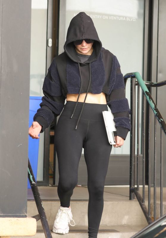 Jennifer Lopez - Exiting the Gym In LA 11/21/2023