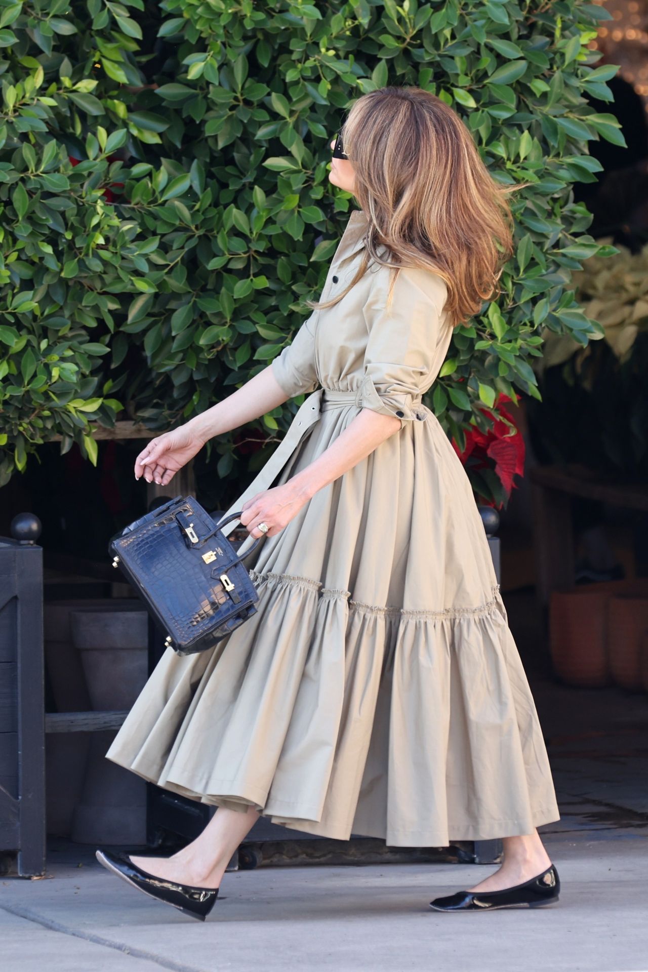 Jennifer Lopez - Plant Shopping at Rolling Greens in Hollywood 11/22