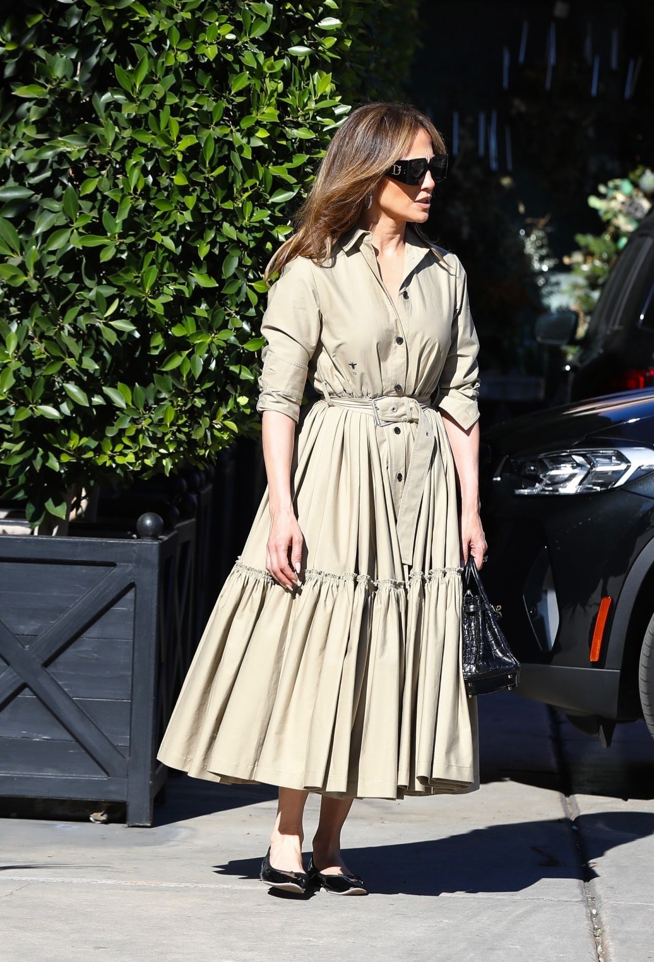 Jennifer Lopez - Plant Shopping at Rolling Greens in Hollywood 11/22