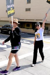 Jeri Ryan - Striking for SAG-AFTRA at Warner Brothers Studio in Los Angeles 11/07/2023