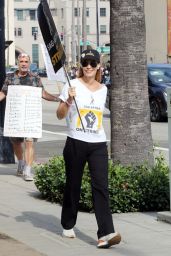 Jeri Ryan - Striking for SAG-AFTRA at Warner Brothers Studio in Los Angeles 11/07/2023