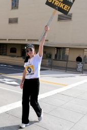 Jeri Ryan - Striking for SAG-AFTRA at Warner Brothers Studio in Los Angeles 11/07/2023