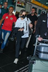 Jodie Foster Arriving at Guarulhos Airport in Sao Paulo 11/30/2023